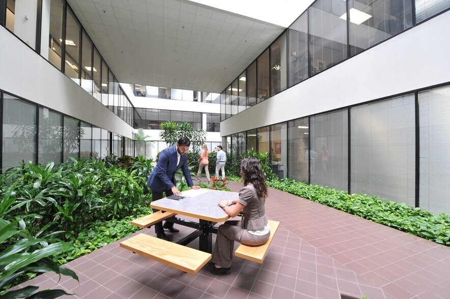 More Photos Of 222 Pennbright Dr, Houston Office For Sale
