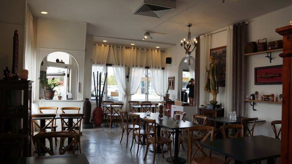 More Photos Of 1850-1854 Hillhurst Ave, Los Angeles Restaurant For Sale