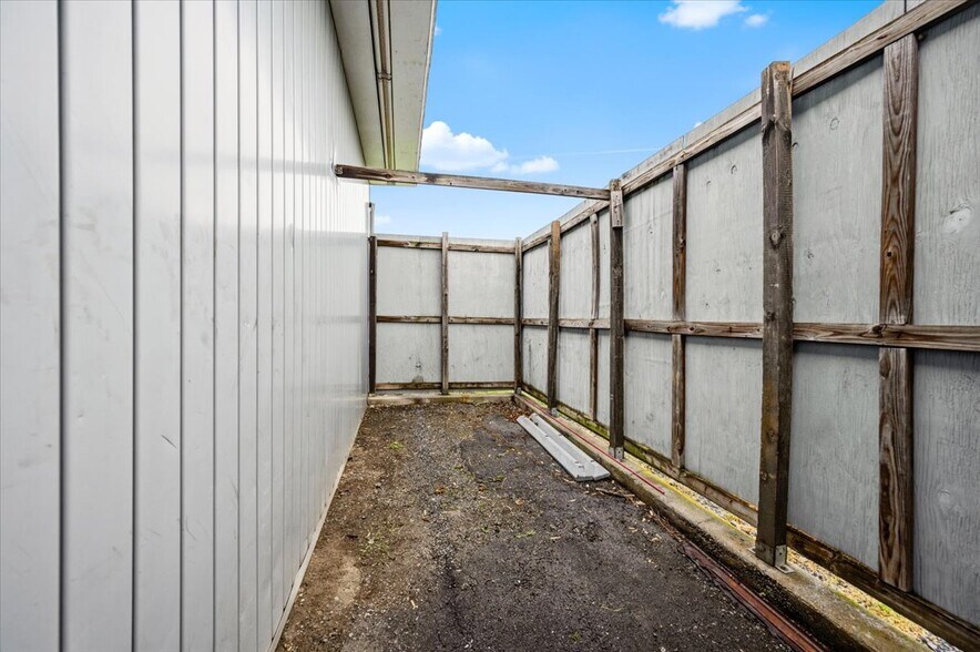 More Photos Of 101 Rock Cliff Dr, Martinsburg Auto Repair For Sale