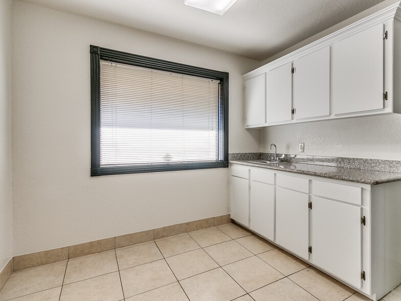 More Photos Of 2124 S Shadowlake, Oklahoma City Medical For Lease