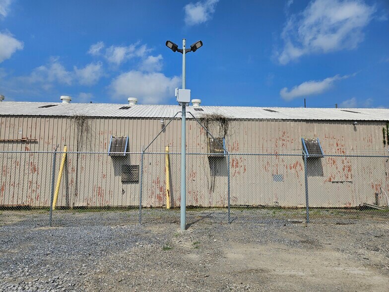 More Photos Of 10298 Airline Hwy, Saint Rose Service For Lease