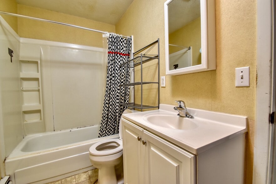 More Photos Of 4196 Main St, Perry Apartments For Sale