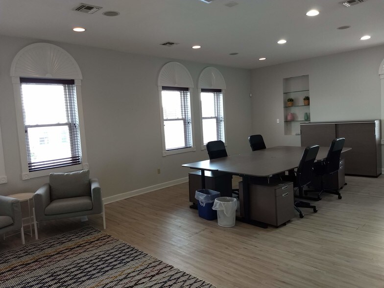 More Photos Of 17-19 Beechwood Rd, Summit General Retail For Sale