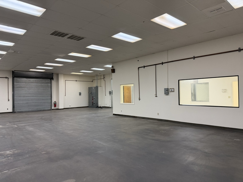 More Photos Of 536 Hi Tech Pky, Oakdale Warehouse For Lease