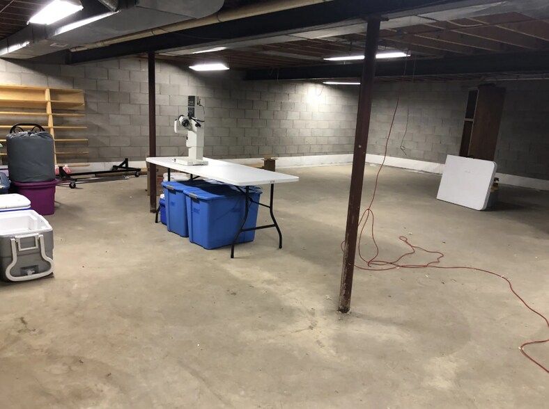 More Photos Of 814 S Main St, Lapeer Office For Lease