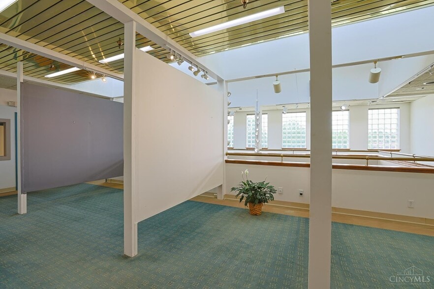 More Photos Of 2108 Central Pky, Cincinnati Loft Creative Space For Sale