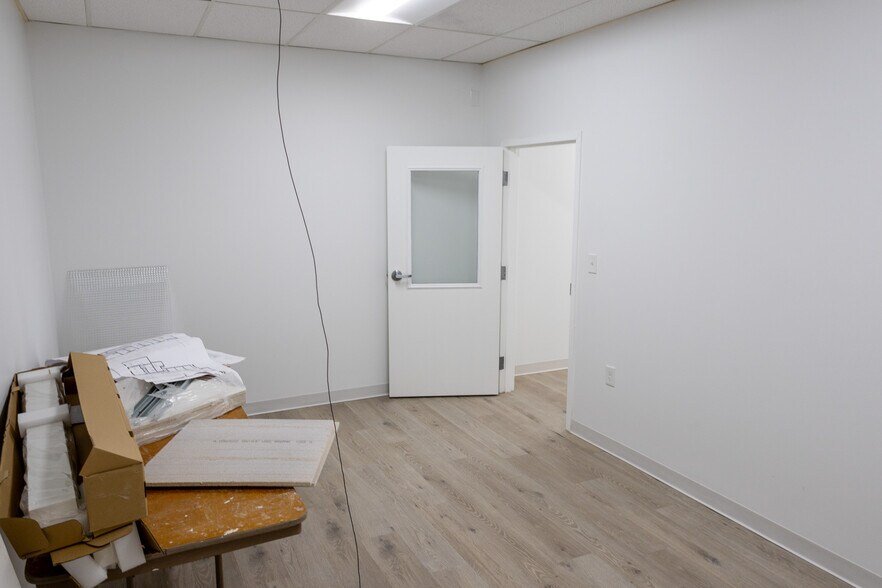 More Photos Of 3901-3911 Main St, Kansas City Loft Creative Space For Lease