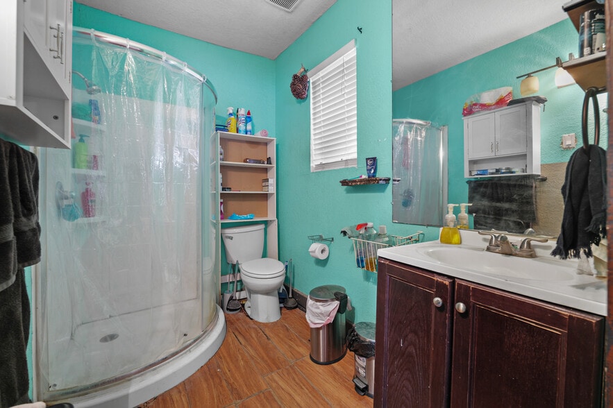 More Photos Of 611 Fredericksburg Rd, San Antonio Freestanding For Lease