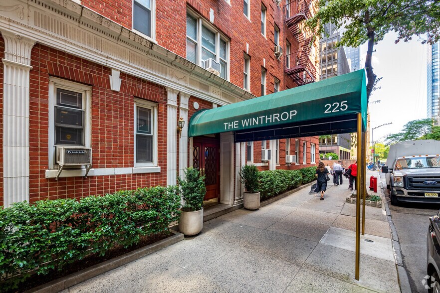 More Photos Of 225 E 47th St, New York Apartments For Sale