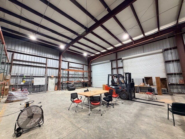 More Photos Of 905 Foster Way, South Daytona Warehouse For Lease