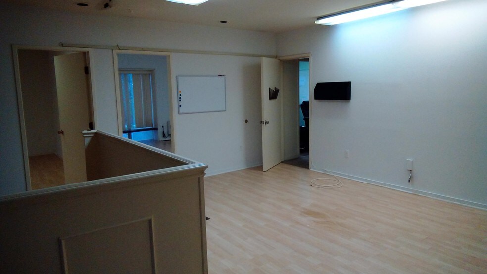 More Photos Of 775 S 23rd St S, Arlington Office For Sale