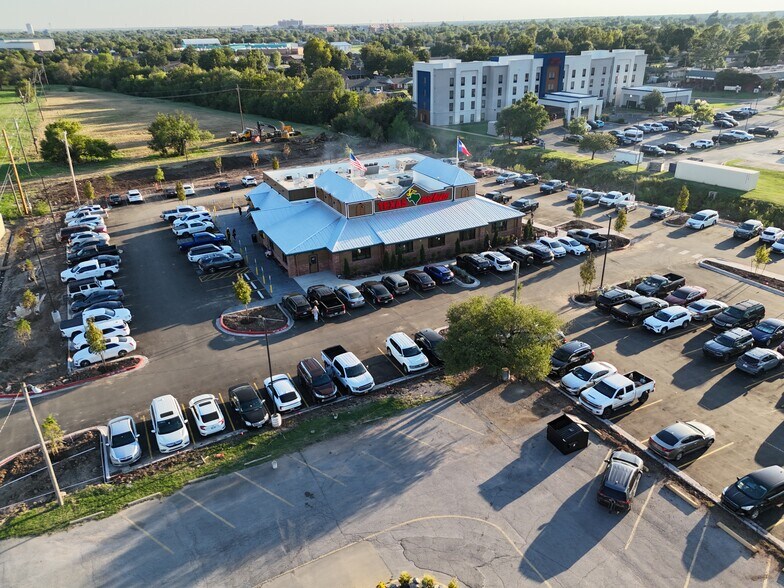 More Photos Of 2512 NW Cache Rd, Lawton Restaurant For Sale