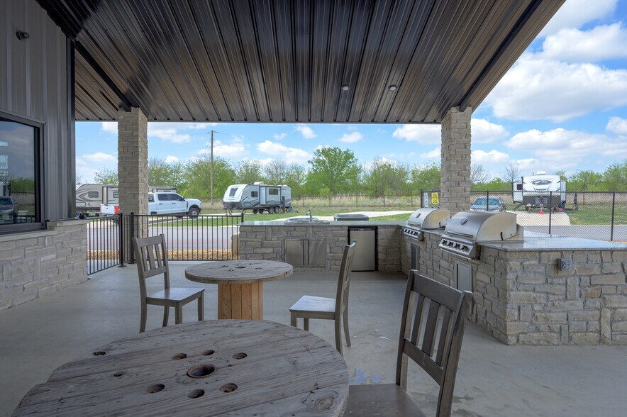 More Photos Of 9630 E US Highway 190, Rogers Trailer Camper Park For Sale