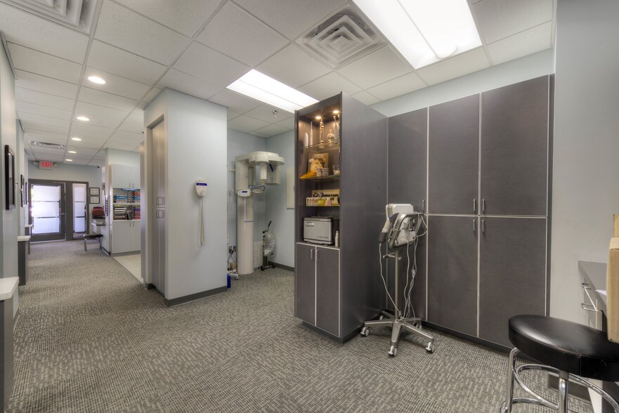 More Photos Of 1380 Duckwood Dr, Eagan Unknown For Lease