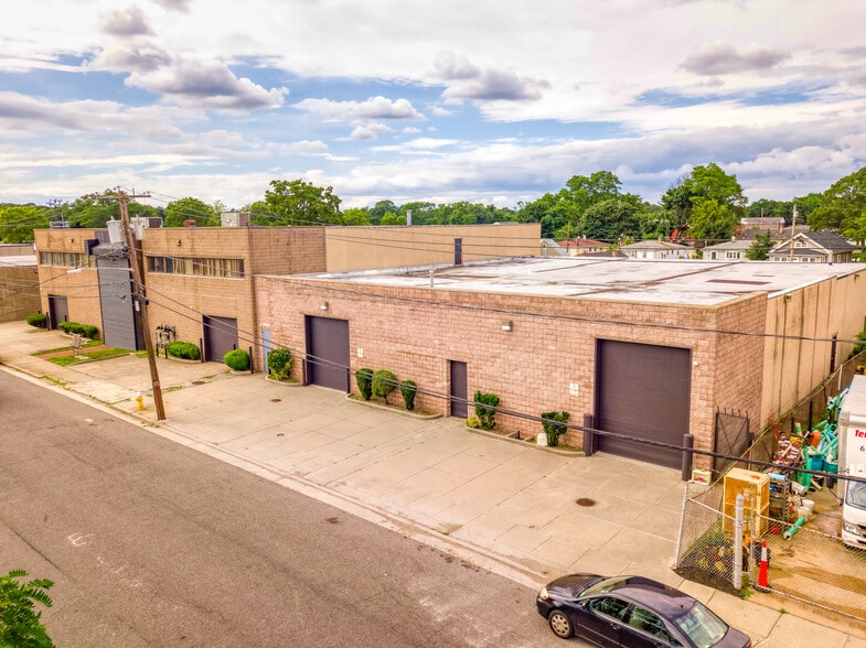 More Photos Of 22 Sprague Ave, Amityville Warehouse For Sale