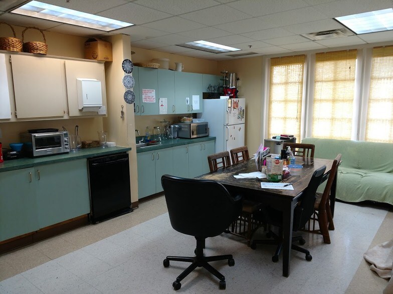 More Photos Of 5115 N Scottsdale Rd, Scottsdale Freestanding For Lease