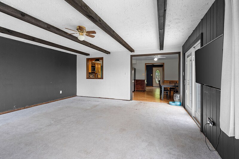 More Photos Of N5367 Mayflower Rd, Shiocton Office For Sale