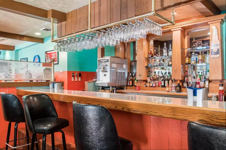 More Photos Of 406 E 22nd St, Huntingburg Hotel For Sale