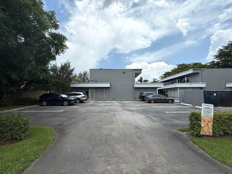 More Photos Of 11471 W Sample Rd, Coral Springs Unknown For Lease