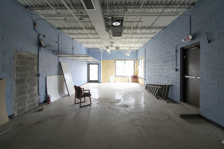More Photos Of 24431-24435 W Warren St, Dearborn Heights Freestanding For Lease