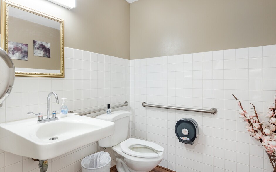 More Photos Of 12734 Kenwood Ln, Fort Myers Loft Creative Space For Lease