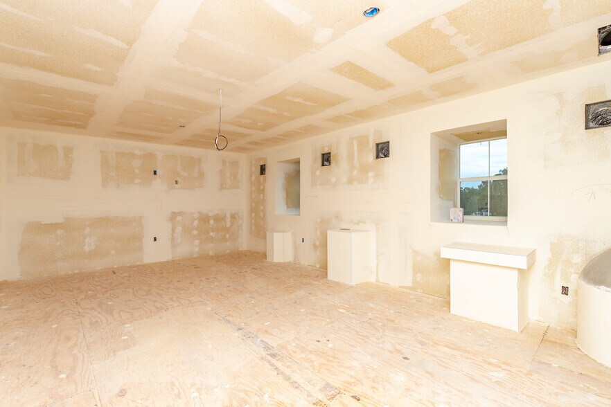 More Photos Of 3800 26th St W, Bradenton Medical For Sale