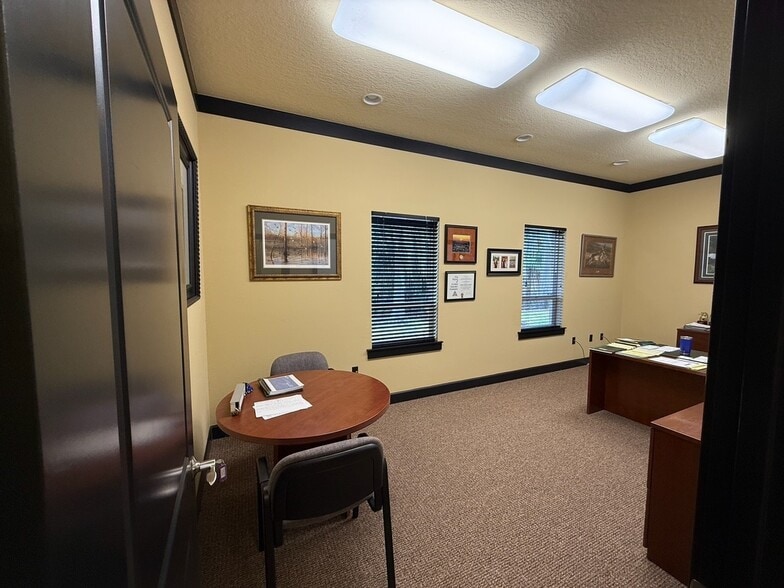 More Photos Of 5115 S Lakeland Dr, Lakeland Office For Sale