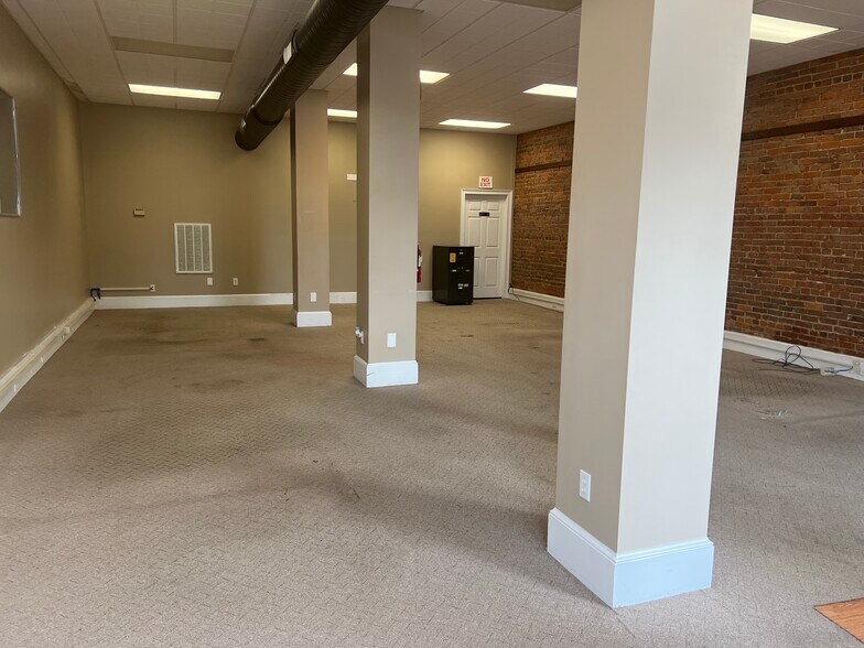More Photos Of 2737-2739 Cleveland St, Elloree Storefront Retail Office For Sale