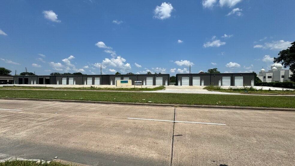 More Photos Of 14940 Beechnut st, Houston Unknown For Lease