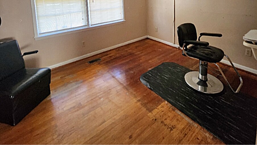 More Photos Of 7117 Raeford Rd, Fayetteville Freestanding For Lease