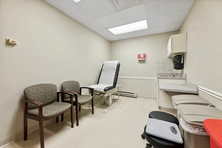 More Photos Of 9403 Kenwood Rd, Blue Ash Medical For Lease
