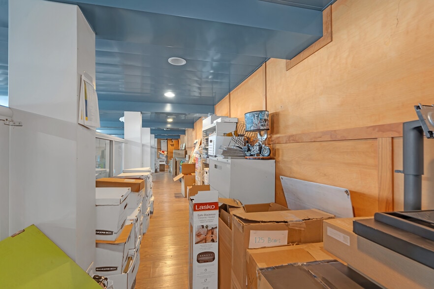 More Photos Of 3114 Tonnelle Ave, North Bergen Showroom For Lease