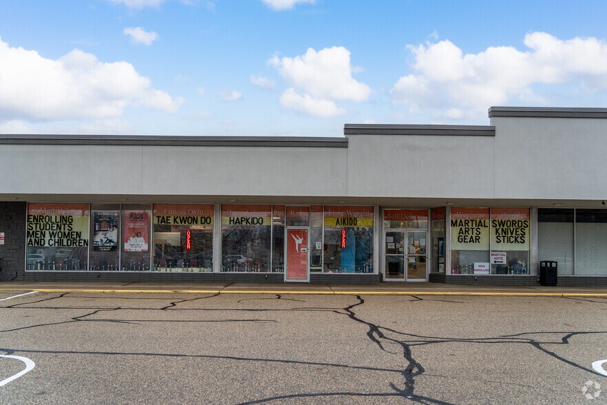 More Photos Of 1100-1128 Bristol St, Elkhart Freestanding For Sale