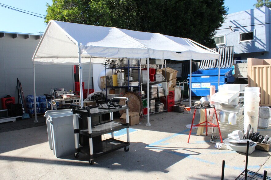 More Photos Of 21926 Costanso St, Woodland Hills Freestanding For Sale