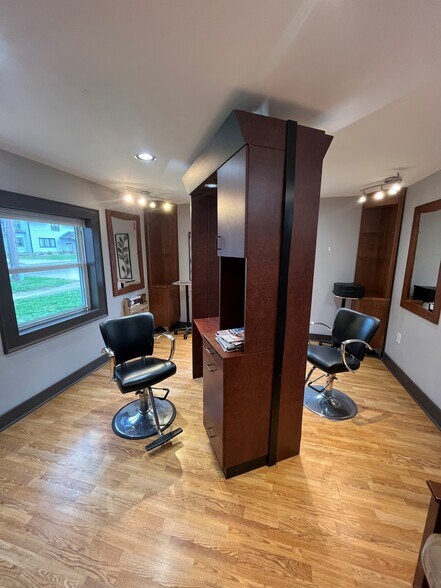 More Photos Of 200 W Washington St, Greenville Office For Sale