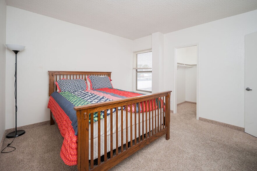 More Photos Of 2432 W Turney Ave, Phoenix Shelter For Sale