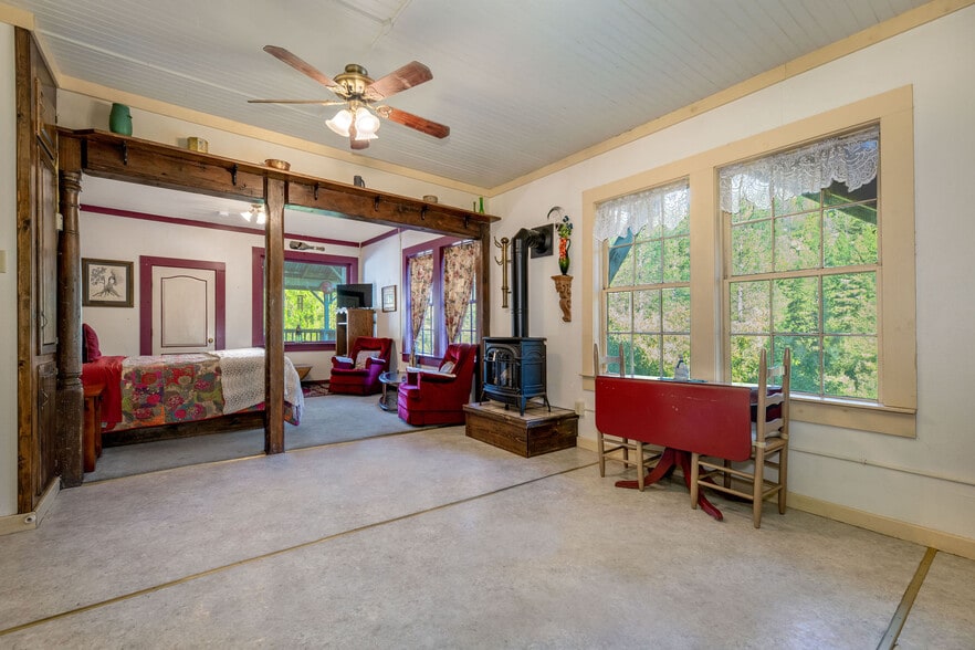 More Photos Of 15432 Washington Rd, Washington Storefront Retail Residential For Sale