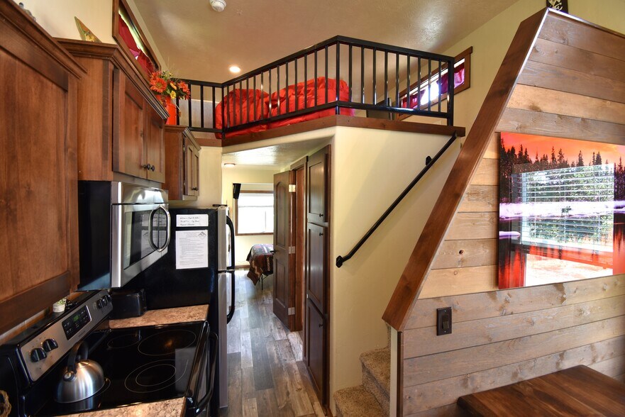 More Photos Of 3555 Yale Kilgore Rd, Island Park Multifamily For Sale