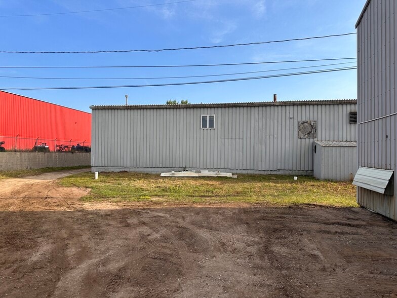 More Photos Of 3945 S Blue Star Dr, Traverse City Service For Lease