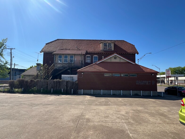 More Photos Of 821 W Broadway St, Muskogee Restaurant For Sale