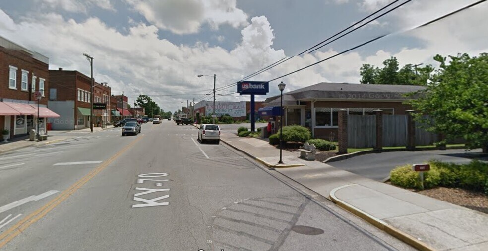 More Photos Of 104 Broadway St, Cave City Bank For Lease