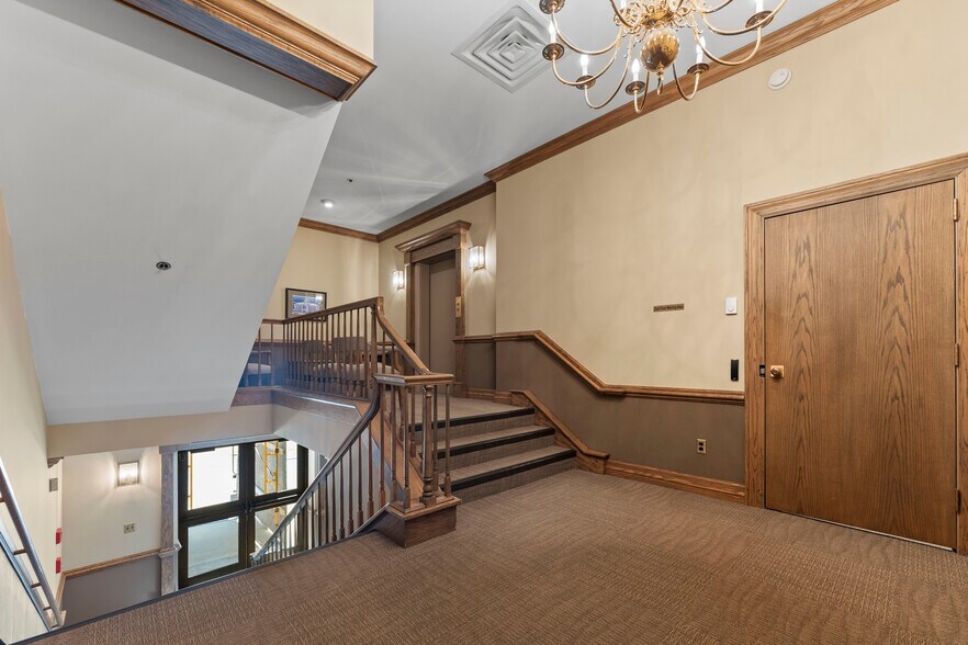 More Photos Of 526 2nd Ave SE, Cedar Rapids Office For Sale