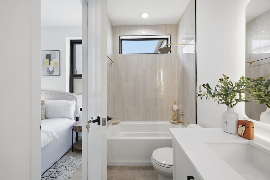 More Photos Of 2631 Kirby st, Dallas Multifamily For Sale