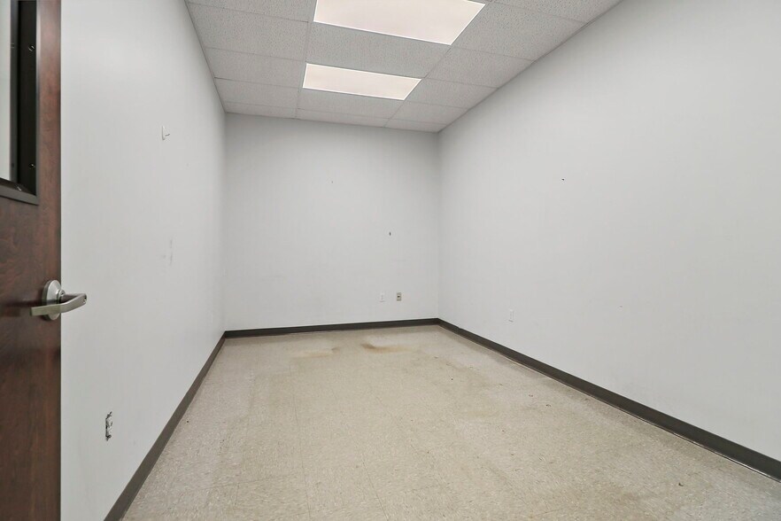 More Photos Of 2027-2055 22nd Ave, Kenosha Unknown For Lease