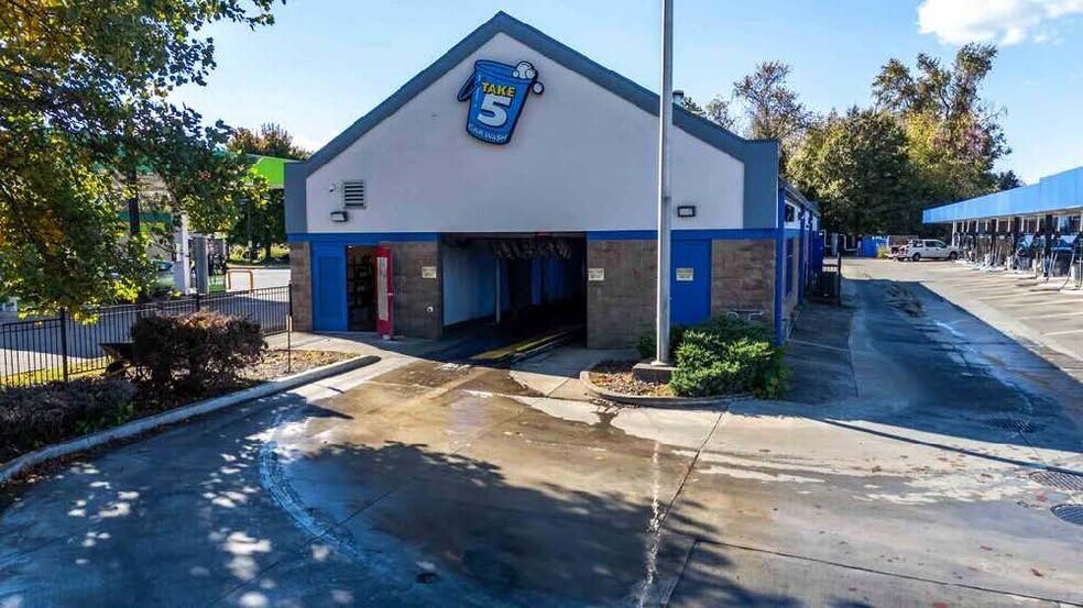 Primary Photo Of 208-210 W Clark Blvd, Murfreesboro Carwash For Sale