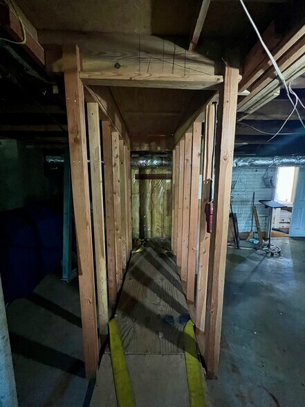 More Photos Of 100 N Fifth St, Manchester Funeral Home For Sale