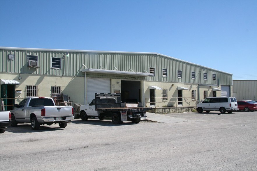More Photos Of 4249 LB Mcleod Rd, Orlando Manufacturing For Lease