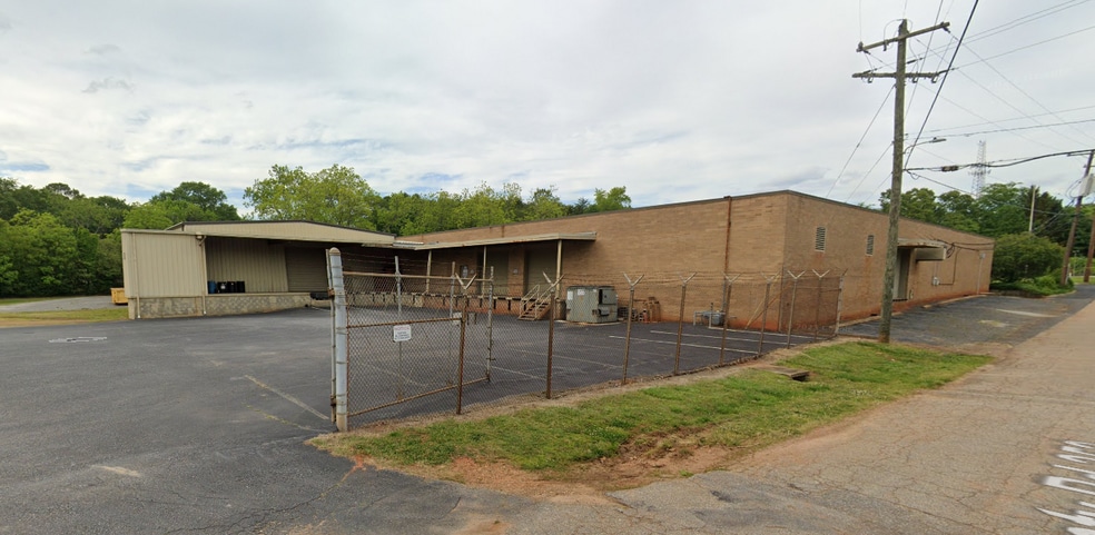 More Photos Of 1 Club Rd, Greenville Manufacturing For Lease