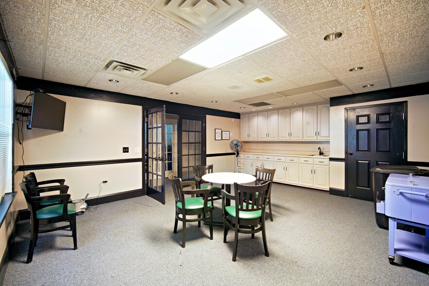 More Photos Of 128 Oakview Club Dr, Macon-Bibb Golf Course Driving Range For Sale