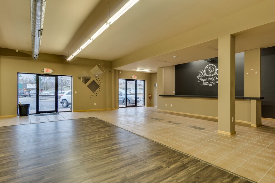 More Photos Of 2734-2751 London Rd, Eau Claire Storefront Retail Office For Sale